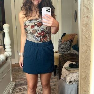 the north face athletic skirt with a zipper and built in shorts